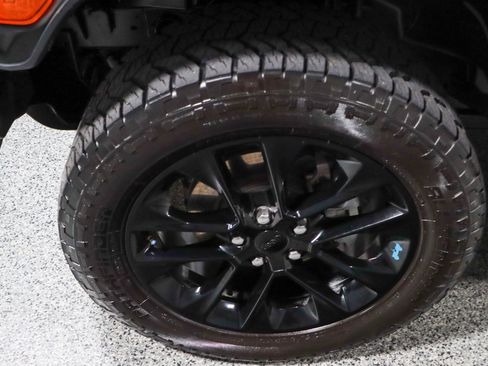 Used 2022 Jeep Wrangler Unlimited Sahara AWD/4WD image 11