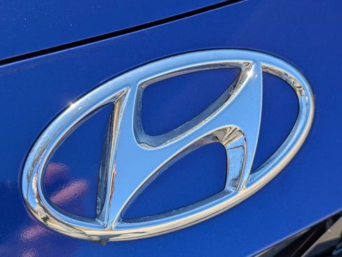 Used 2021 Hyundai Elantra SEL w/ Convenience + Premium Package FWD image 9