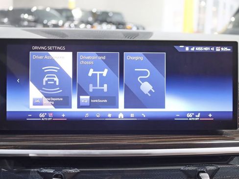 Used 2025 BMW X5 xDrive50e w/ M Sport Package image 25