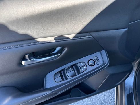 Certified 2025 Nissan Sentra SV image 8