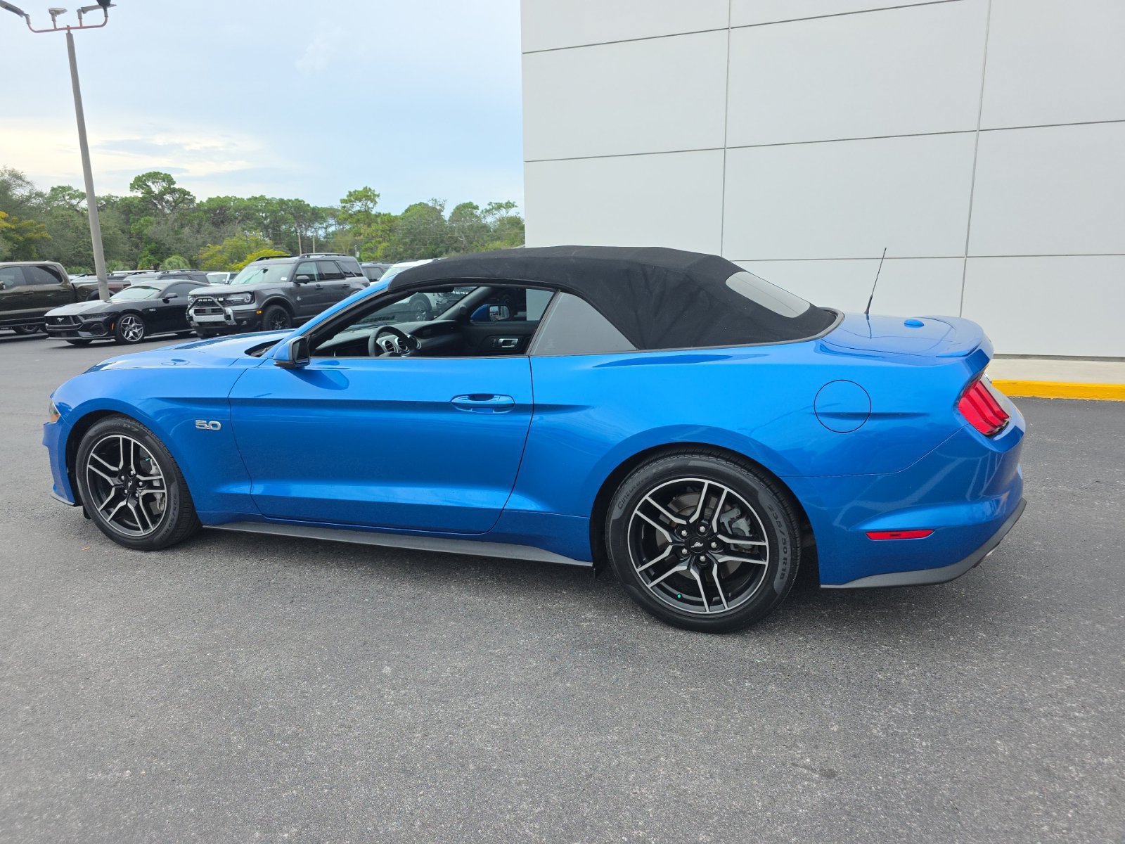 Used 2019 Ford Mustang GT Premium w/ Equipment Group 401A RWD image 7