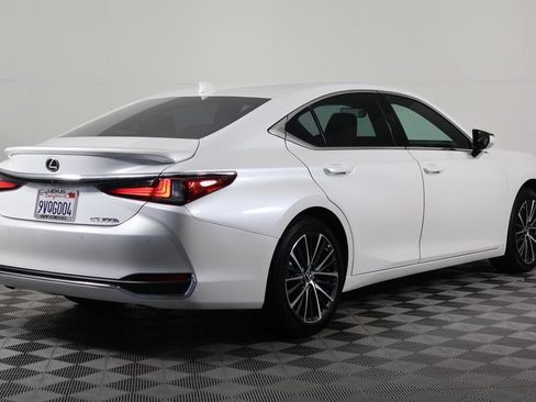 Certified 2025 Lexus ES 300h w/ Premium Package FWD image 4