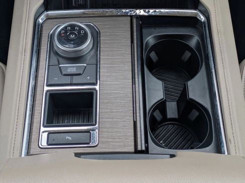 Used 2024 Ford Expedition Limited RWD image 12