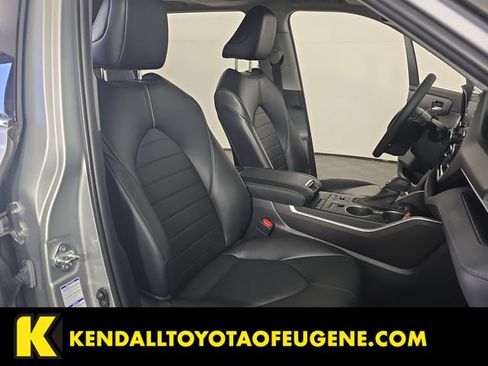 Used 2022 Toyota Highlander XLE AWD/4WD image 29