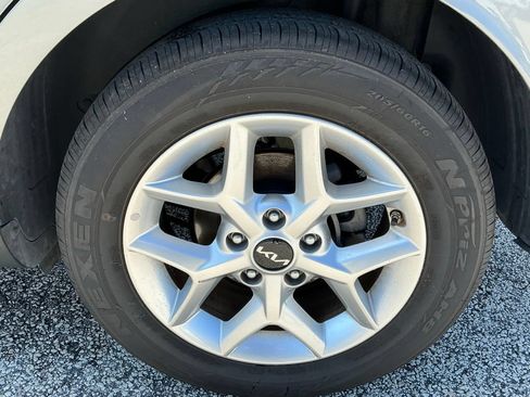 Used 2025 Kia Soul LX w/ LX Technology Package FWD image 22