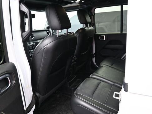 Used 2020 Jeep Wrangler Unlimited Sahara image 13