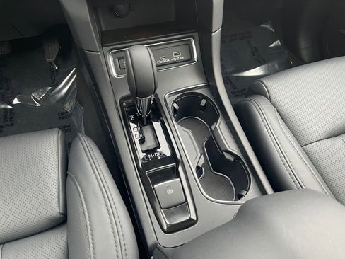 Certified 2025 Subaru Ascent Bronze Edition w/ Popular Package #2 image 11