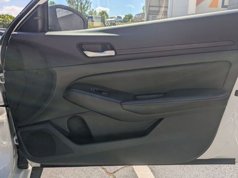 Used 2025 Nissan Altima 2.5 SV image 31