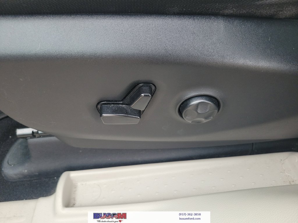 Used 2023 Chrysler Voyager LX FWD image 10