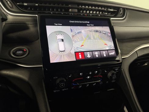 Certified 2024 Jeep Grand Cherokee L Limited w/ Luxury Tech Group II image 15