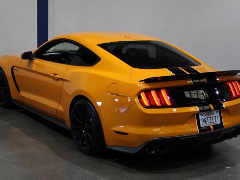 Used 2018 Ford Mustang Shelby GT350 w/ Convenience Package RWD image 16