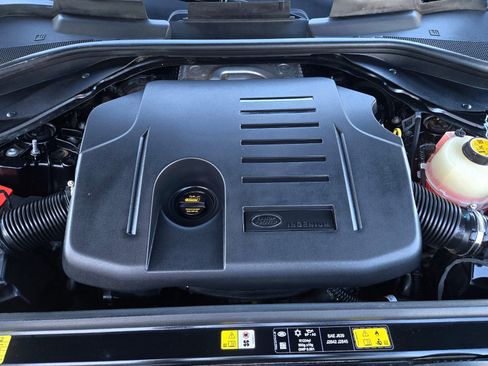 Used 2025 Land Rover Range Rover Sport SE image 29