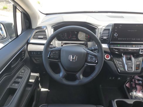 New 2026 Honda Odyssey Touring image 18