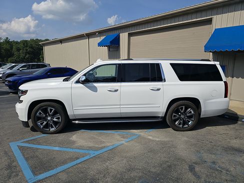 Used 2020 Chevrolet Suburban Premier AWD/4WD image 2