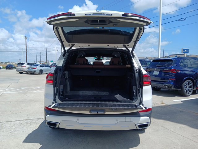 Used 2022 BMW X5 sDrive40i w/ Luxury Seating Package RWD image 9