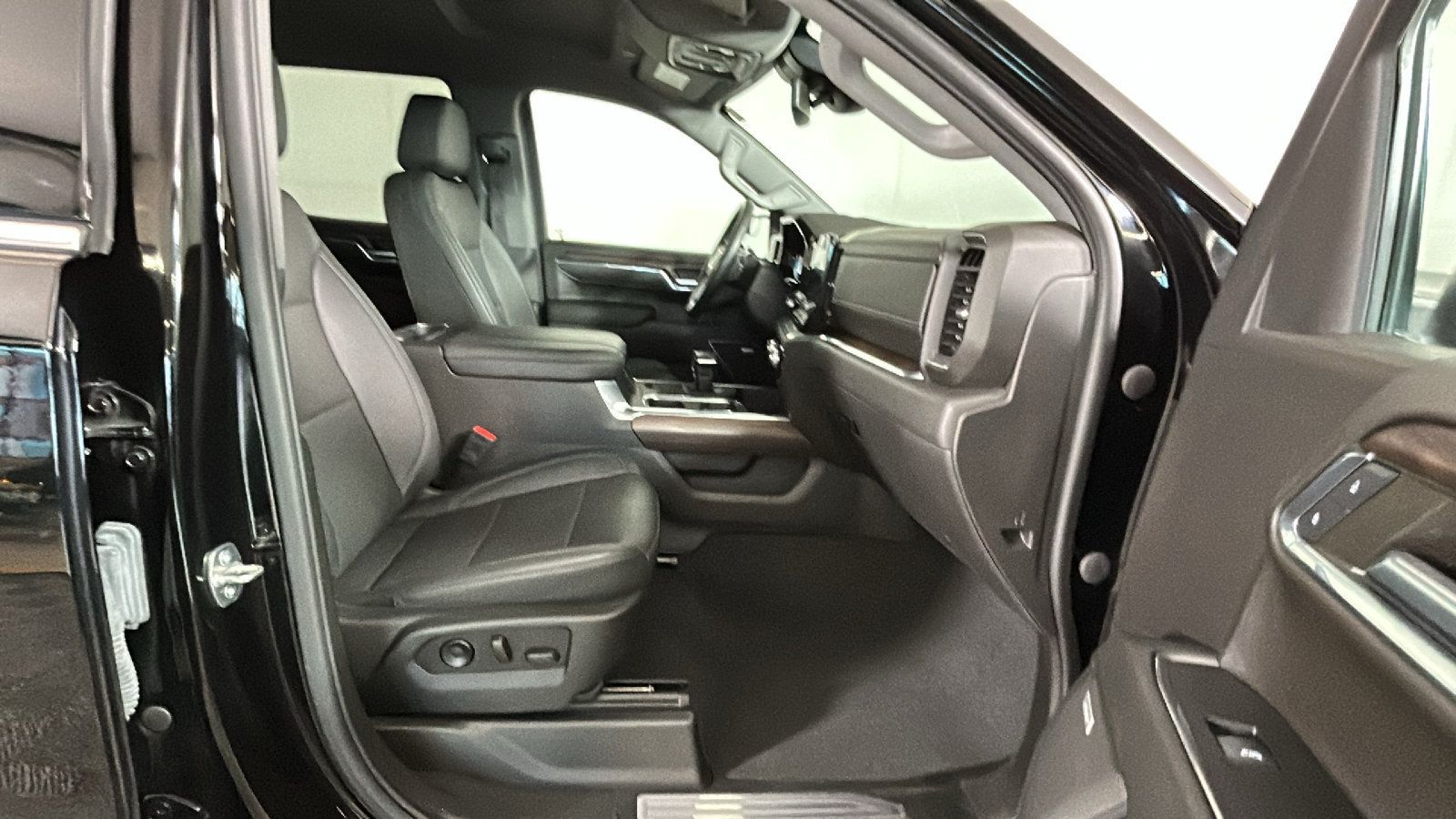 Used 2023 GMC Sierra 1500 SLT w/ SLT Convenience Package AWD/4WD image 35
