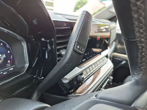 Used 2023 Chevrolet Silverado 1500 LT AWD/4WD image 18
