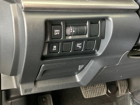 Used 2019 Subaru Crosstrek 2.0i Limited w/ Moonroof Package w/Navigation AWD/4WD image 30
