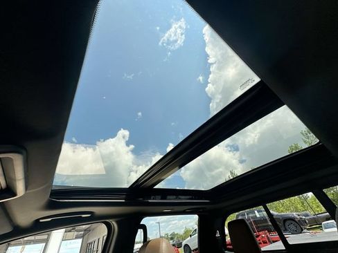 Used 2023 Nissan Titan Platinum Reserve w/ Moonroof Package AWD/4WD image 17