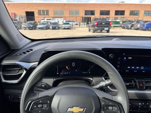Used 2025 Chevrolet TrailBlazer LT w/ Driver Confidence Package AWD/4WD image 32