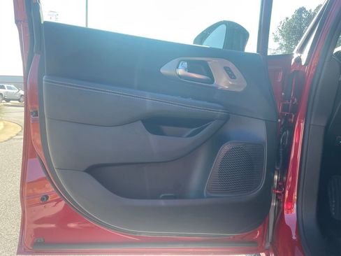 New 2026 Chrysler Pacifica Select image 10