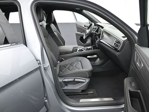 New 2026 Volkswagen Atlas Cross Sport SE image 14