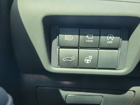 Used 2026 Toyota Highlander Platinum AWD/4WD image 32
