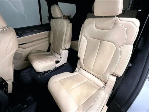 Used 2023 Jeep Grand Cherokee L Limited AWD/4WD image 31