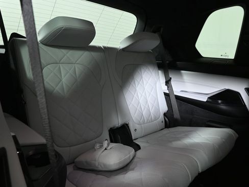 Certified 2026 BMW X7 xDrive40i w/ M Sport Package image 38