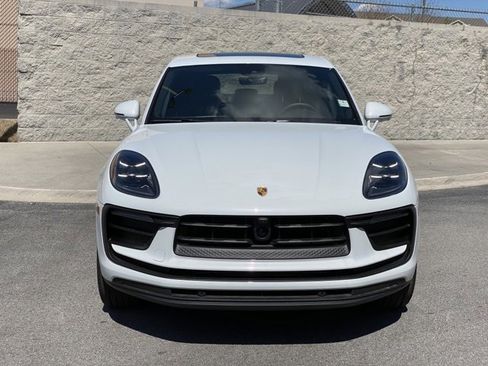 Certified 2025 Porsche Macan image 10
