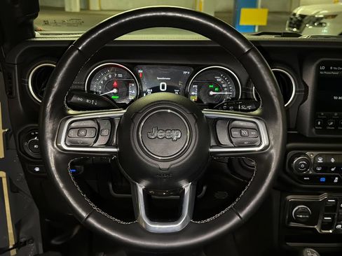 Used 2023 Jeep Wrangler Unlimited Sahara w/ Cold Weather Group AWD/4WD image 23
