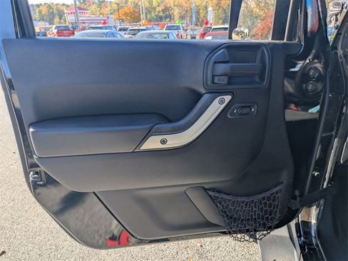 Used 2017 Jeep Wrangler Unlimited Sahara w/ Connectivity Group image 11