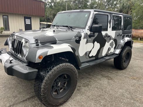 Used 2015 Jeep Wrangler Unlimited Sahara w/ Max Tow Package AWD/4WD image 1