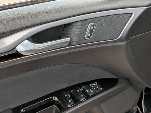 Used 2016 Ford Fusion SE w/ Equipment Group 201A FWD image 15