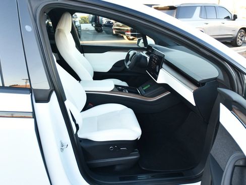 Used 2023 Tesla Model X AWD/4WD image 18