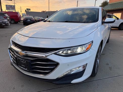 Used 2019 Chevrolet Malibu Premier w/ Sun and Wheel Package image 2