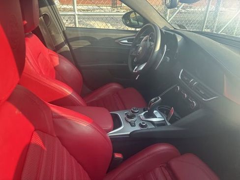 Used 2023 Alfa Romeo Giulia Veloce image 14