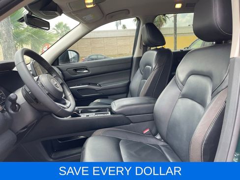 Used 2024 Nissan Pathfinder SL FWD image 14