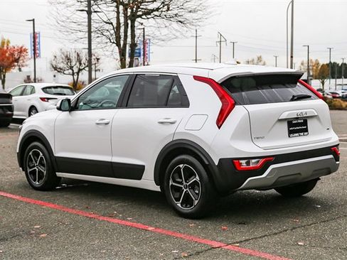 Certified 2025 Kia Niro LX image 7