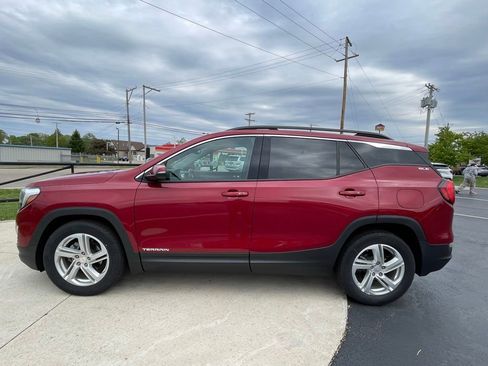 Used 2020 GMC Terrain SLE w/ Driver Convenience Package FWD image 4