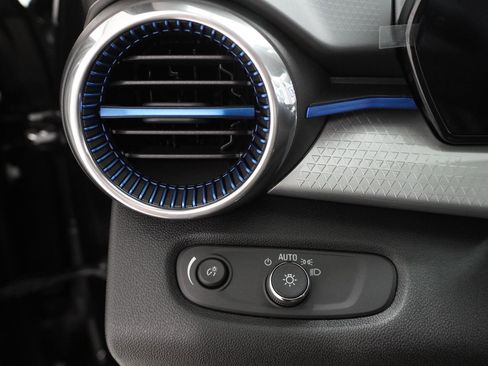 New 2026 Chevrolet Trax LT w/ LT Convenience Package image 18