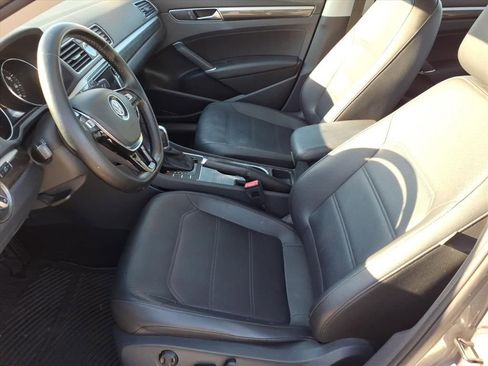 Used 2017 Volkswagen Passat 1.8T SE FWD image 12