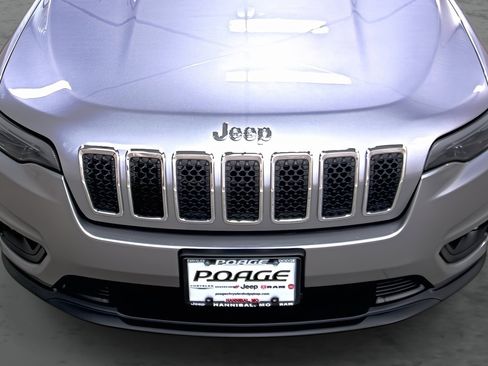 Used 2019 Jeep Cherokee Latitude Plus w/ Comfort/Convenience Group AWD/4WD image 16