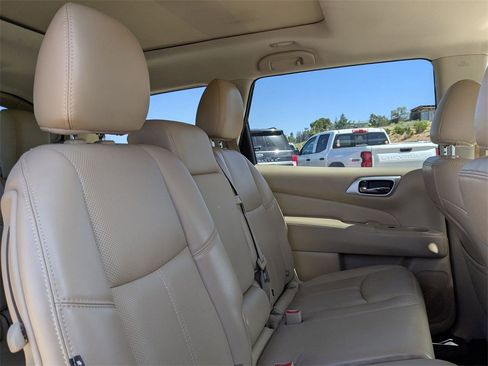 Used 2020 Nissan Pathfinder Platinum image 20