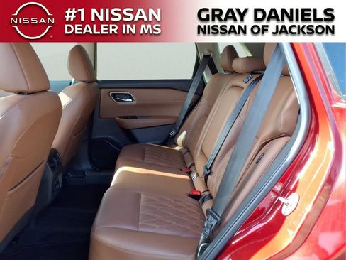 Used 2024 Nissan Rogue Platinum w/ Platinum Premium Package FWD image 26