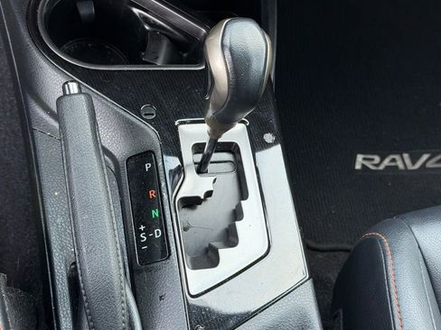 Used 2018 Toyota RAV4 SE image 26