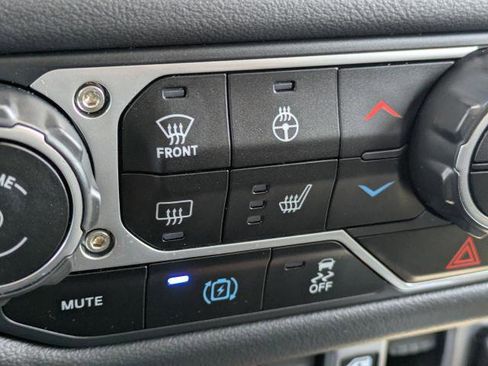 Used 2025 Jeep Wrangler Sahara w/ Safety Group image 27