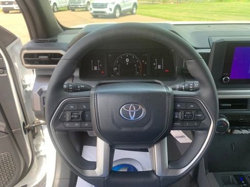 New 2026 Toyota 4Runner SR5 AWD/4WD image 15