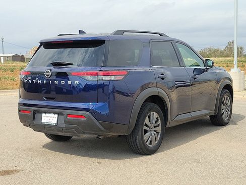 Used 2025 Nissan Pathfinder SV image 4