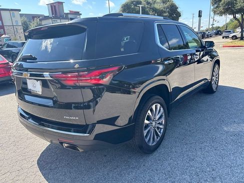 Used 2022 Chevrolet Traverse Premier w/ LPO, Cargo Package FWD image 5